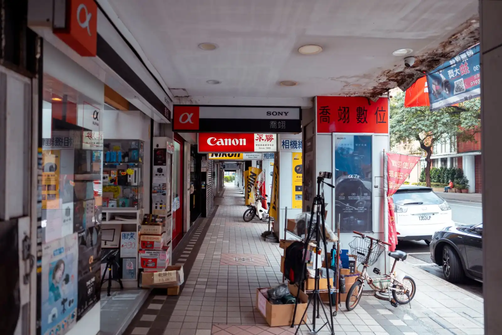 超声波清洗线在电子元件清洗中的技术优势与应用案例